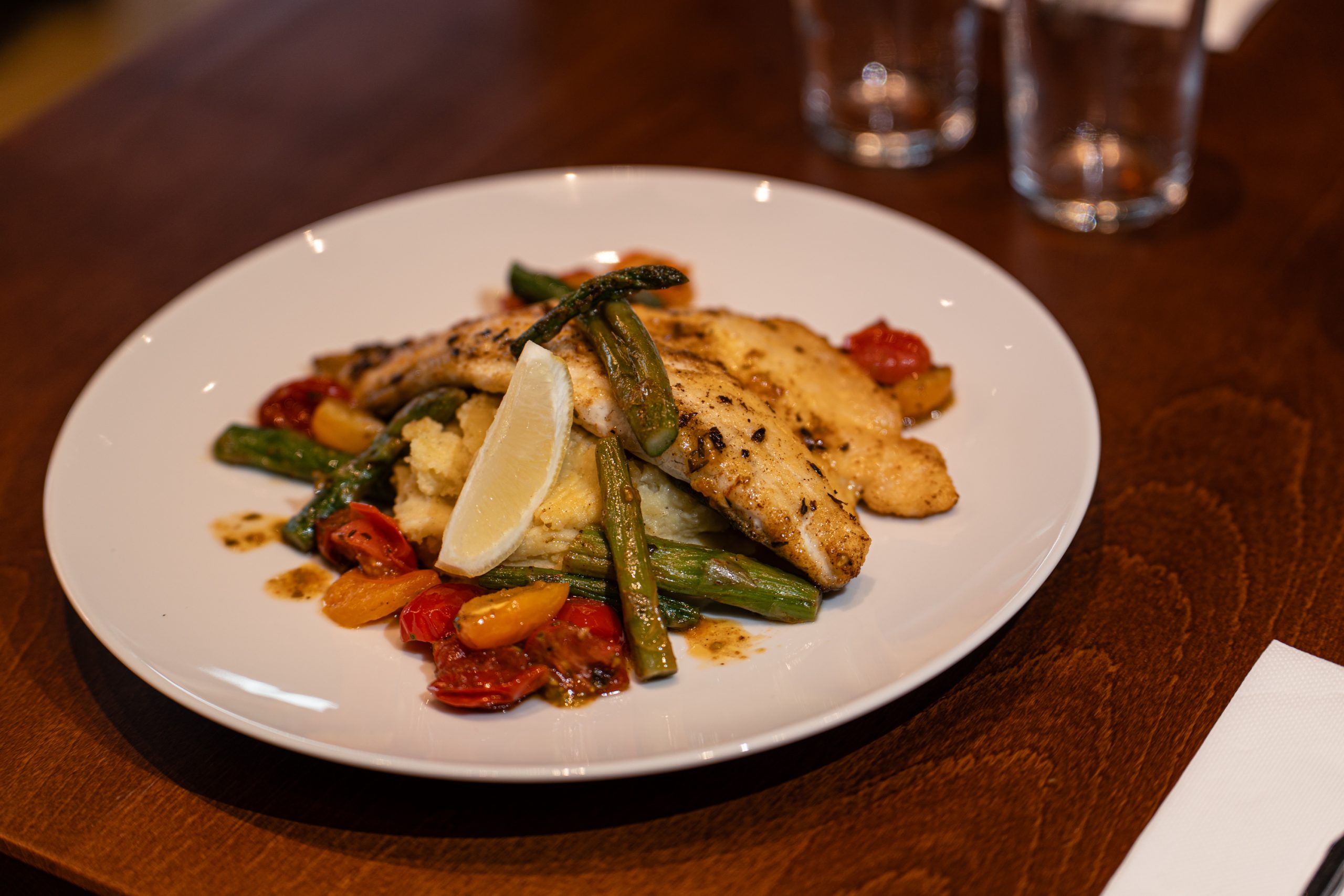 FILET DE DORADE rôti aux asperges vertes